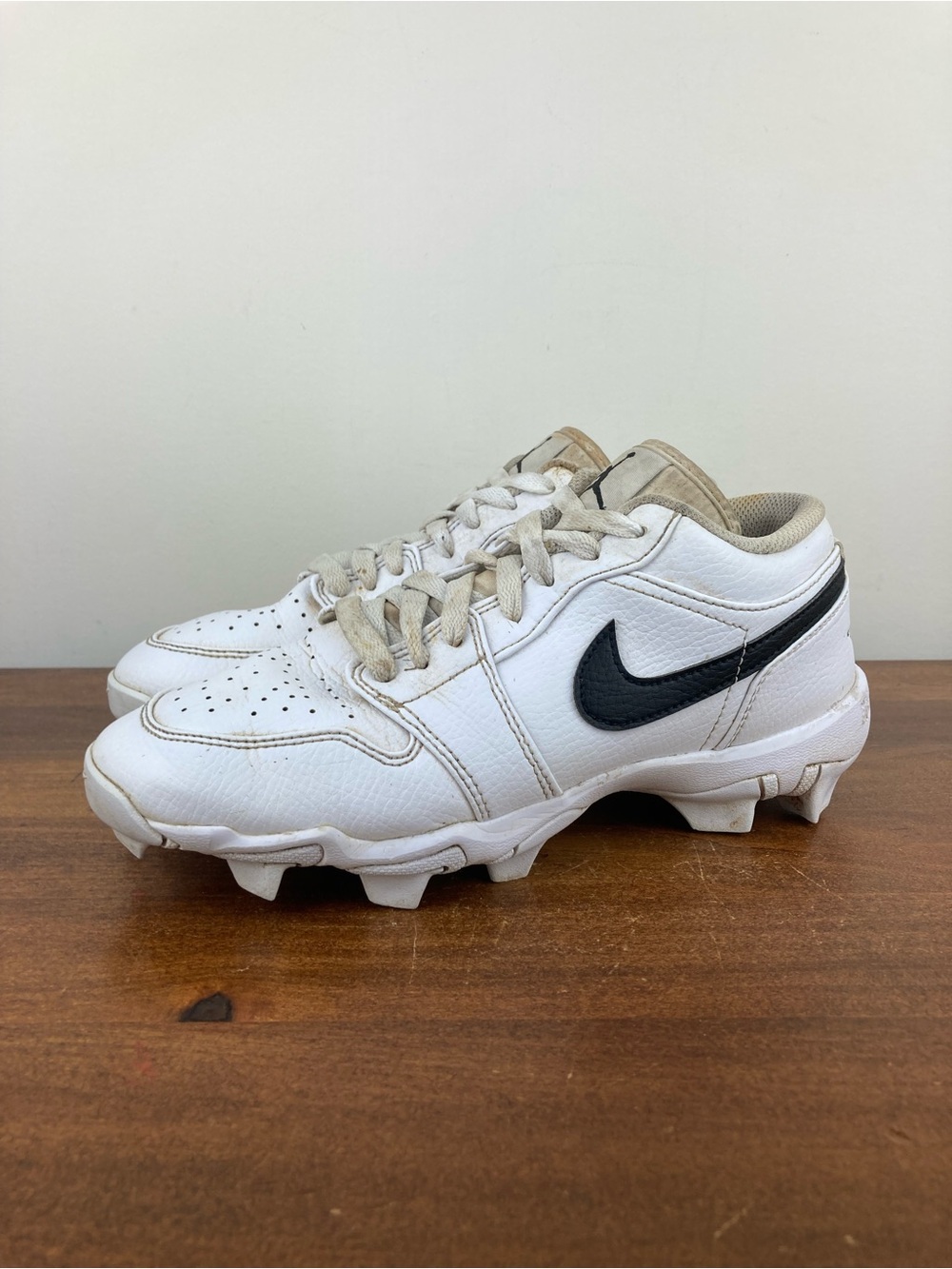 Nike Kids White and Black Cleats Sneakers